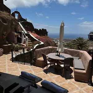  Villa Castillo Lanzarote Sophie - Luxury -sleep In A Volcanic Cave With Heated Pool